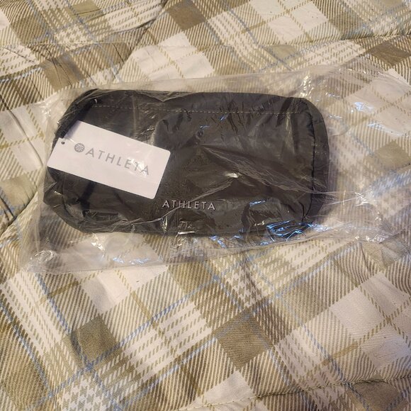 New w/Tags Athleta All About Large Crossbody Belt Bag - Aspen Olive - Picture 2 of 4